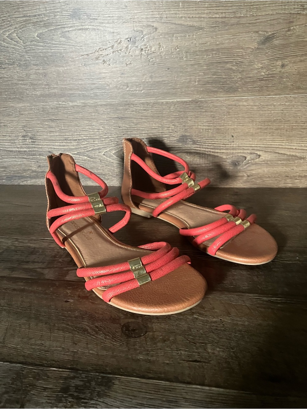 Women’s Coral Strappy Flat Sandals size 6 1/2